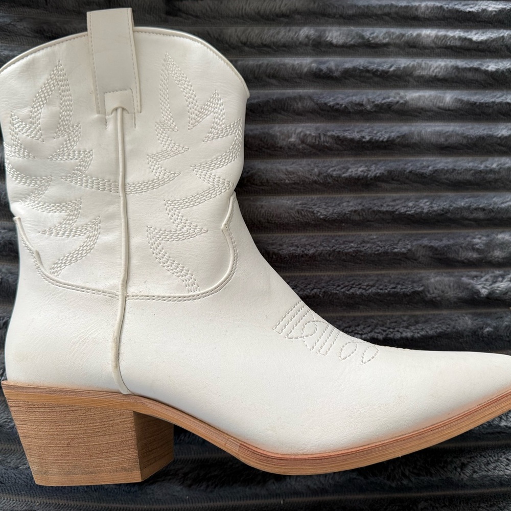 Miim White Women's Western Ankle Boots - Stylish Embroidered Leather - Picture 4 of 6